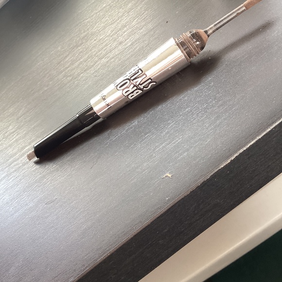 Assorted makeup - Picture 3 of 13